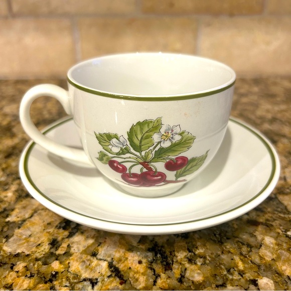 4 TIFFANY & CO. Staffordshire Gardens cups & saucers by Johnson Brothers - Picture 4 of 13